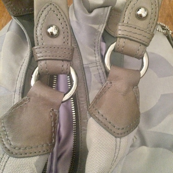 Coach Maggie Op Art Signature Silver Handbag - Picture 10 of 16